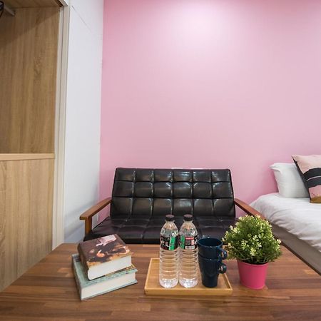 Bird Series B&B&Hostel複合式民宿#本國旅客須先匯款 ไถหนาน ภายนอก รูปภาพ